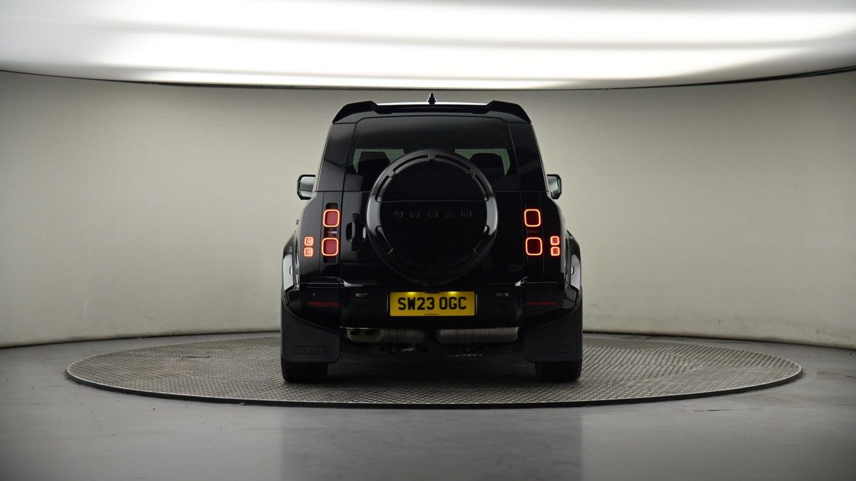 Land Rover Defender 110 Image 16