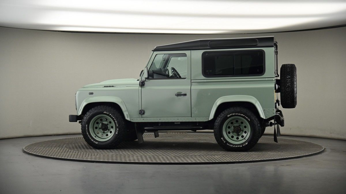 More views of Land Rover Defender 90