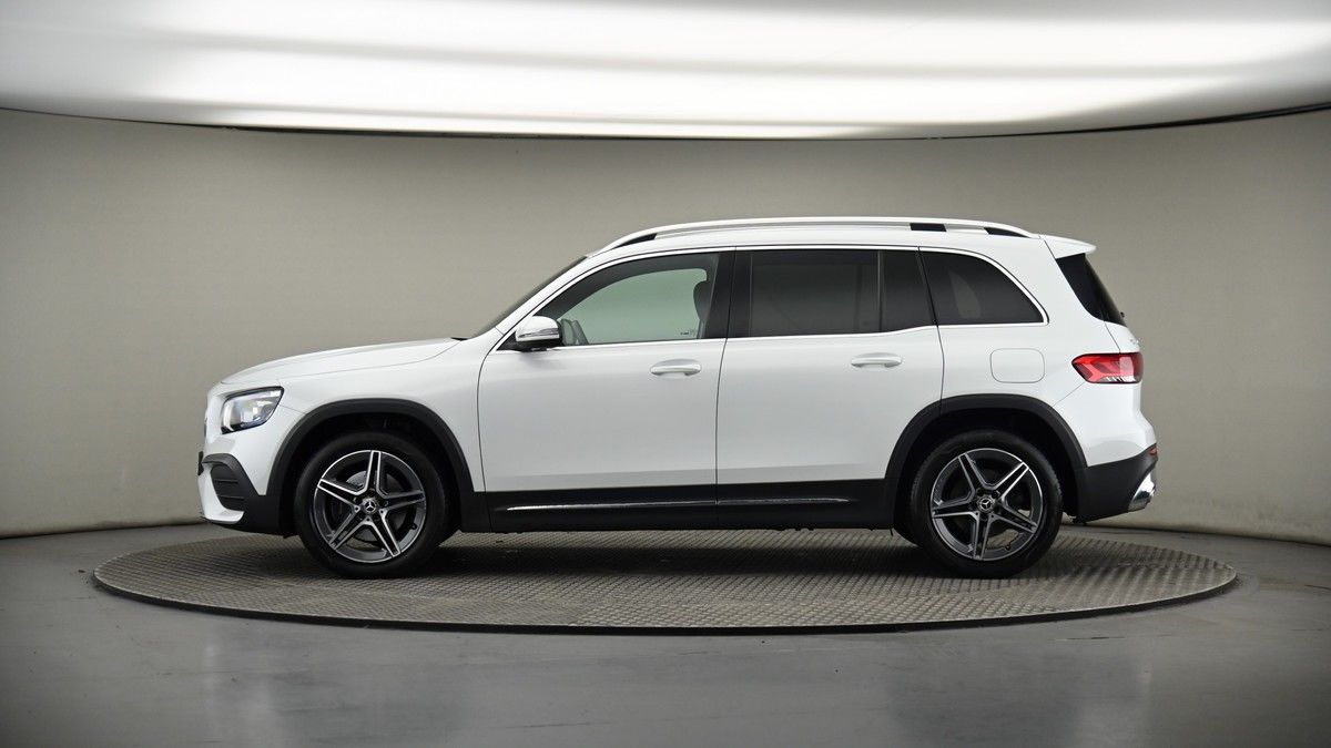 Mercedes-Benz GLB Image 18