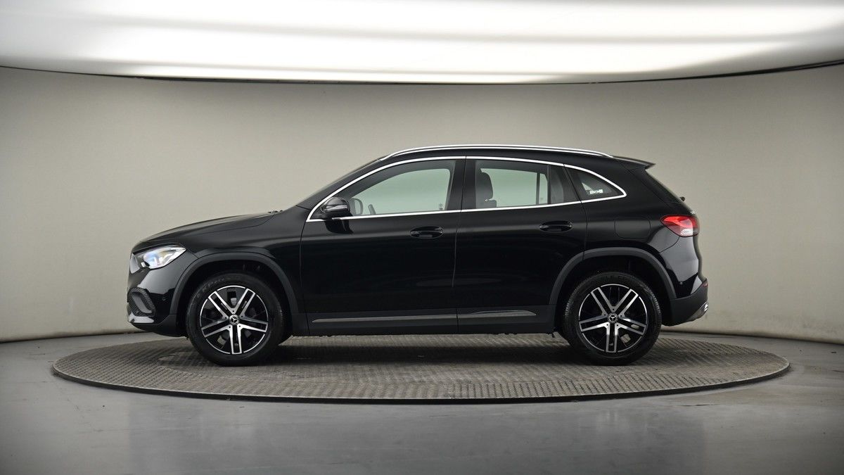 Mercedes-Benz GLA Image 19