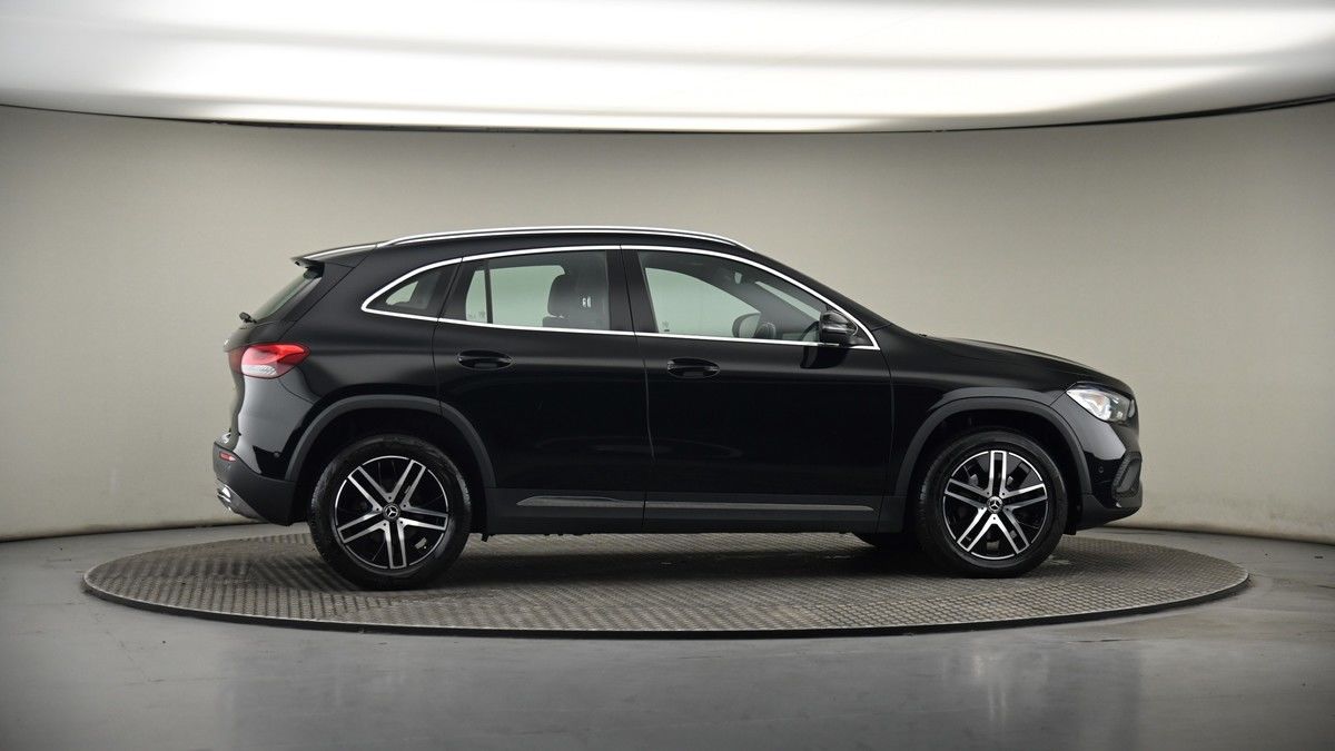 More views of Mercedes-Benz GLA