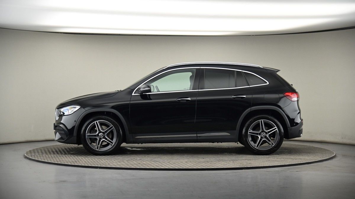 Mercedes-Benz GLA Image 18
