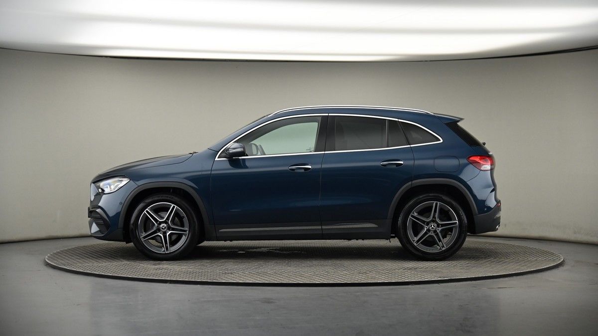Mercedes-Benz GLA Image 19
