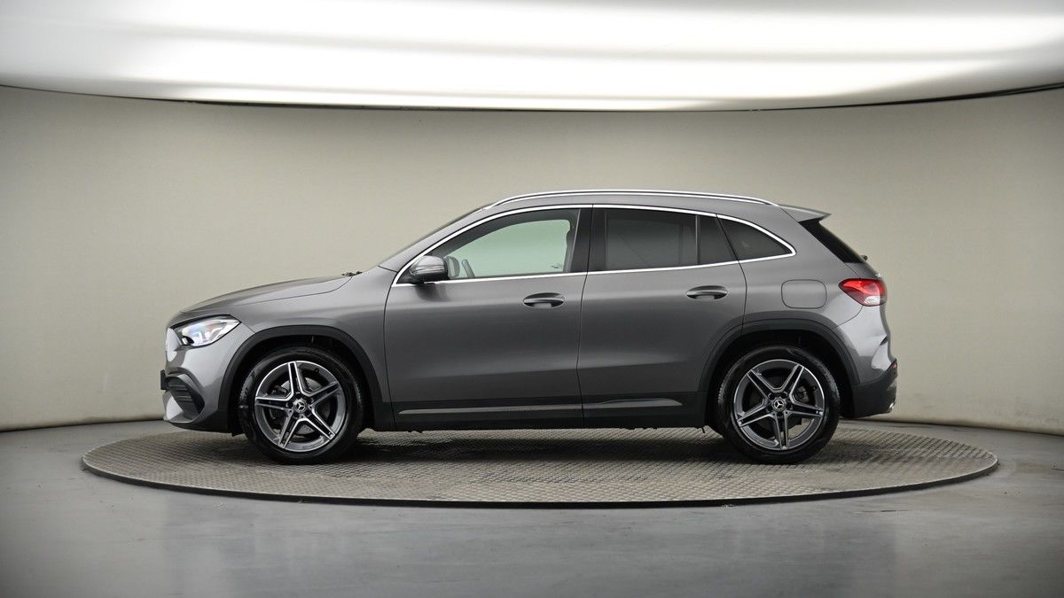 Mercedes-Benz GLA Image 18