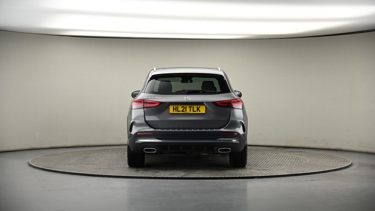 Mercedes-Benz GLA Image 16