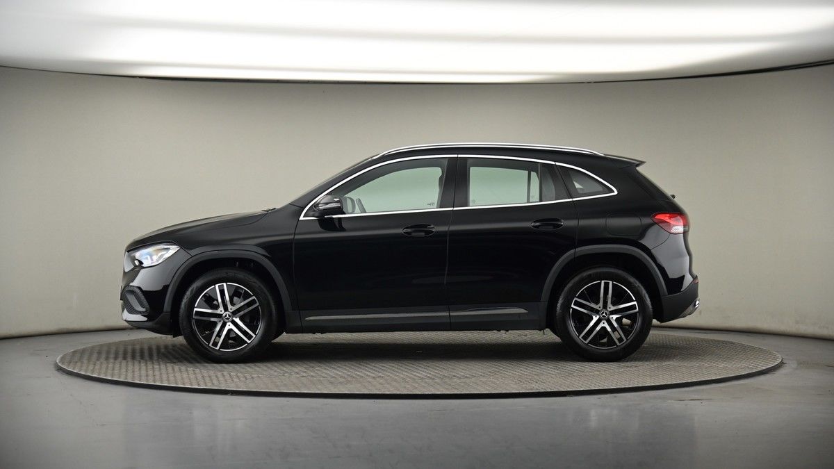 Mercedes-Benz GLA Image 18