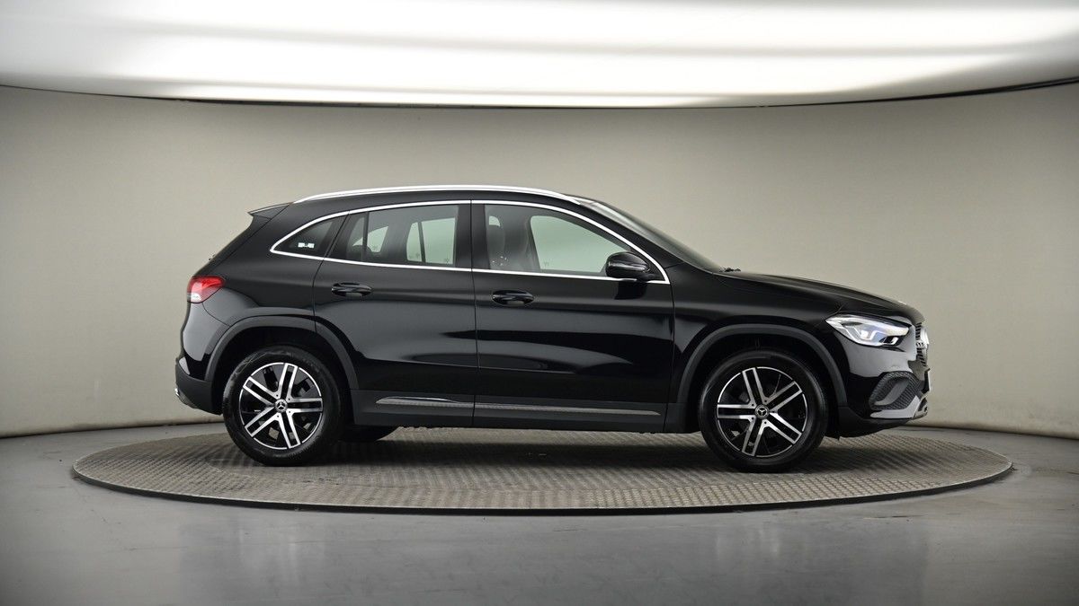 More views of Mercedes-Benz GLA
