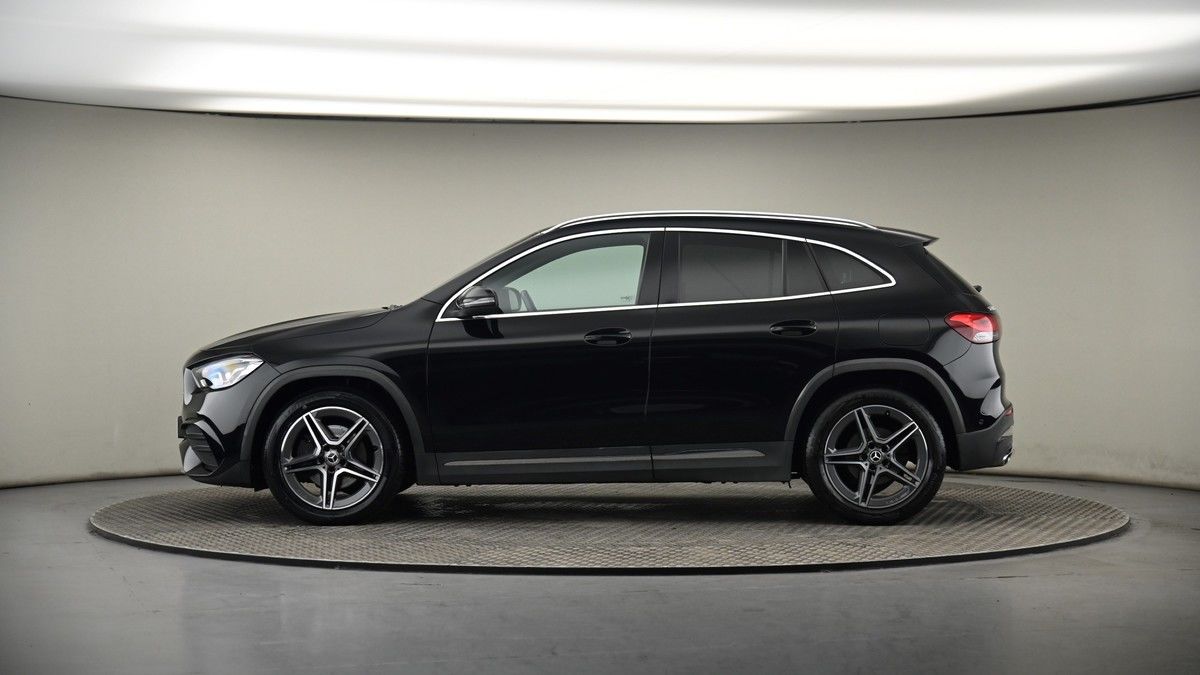 Mercedes-Benz GLA Image 17