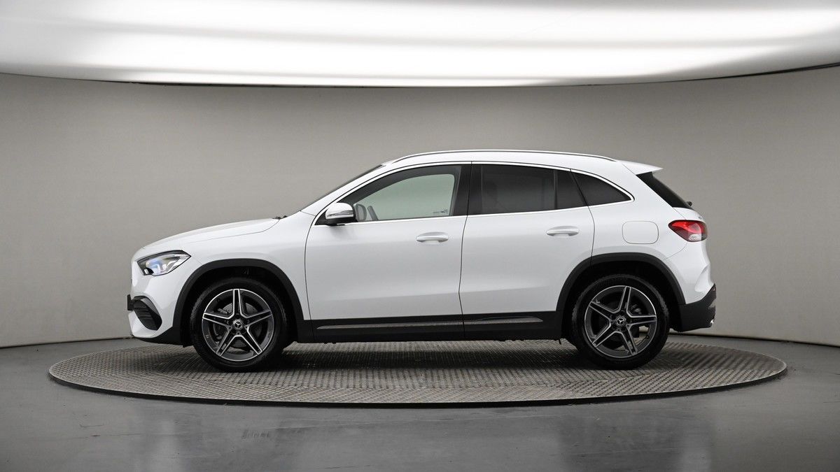 Mercedes-Benz GLA Image 19