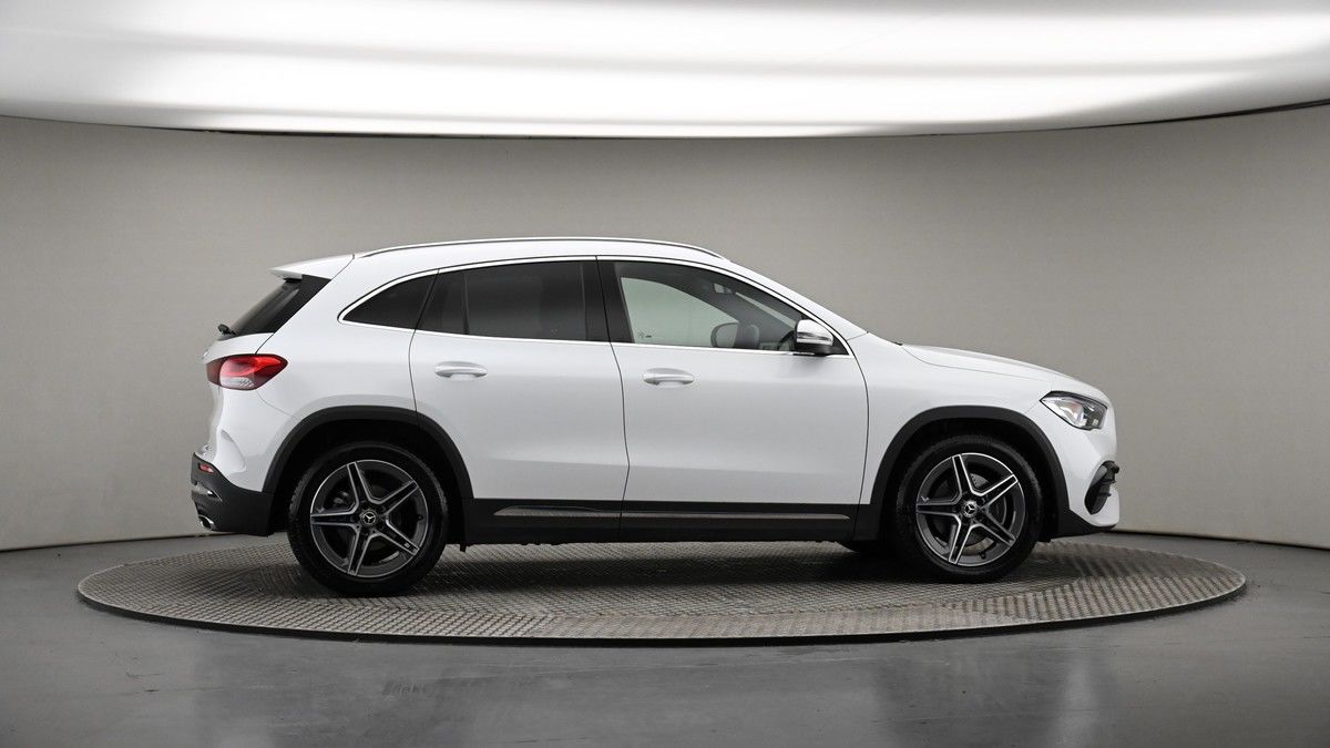 More views of Mercedes-Benz GLA