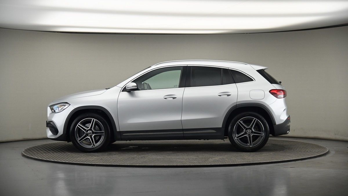 Mercedes-Benz GLA Image 19