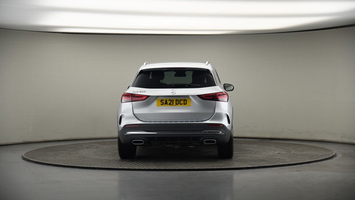 Mercedes-Benz GLA Image 17