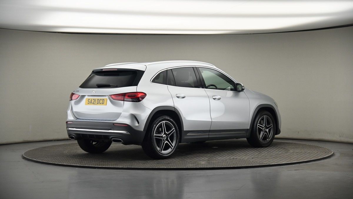 Mercedes-Benz GLA Image 7