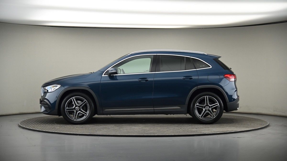 Mercedes-Benz GLA Image 19