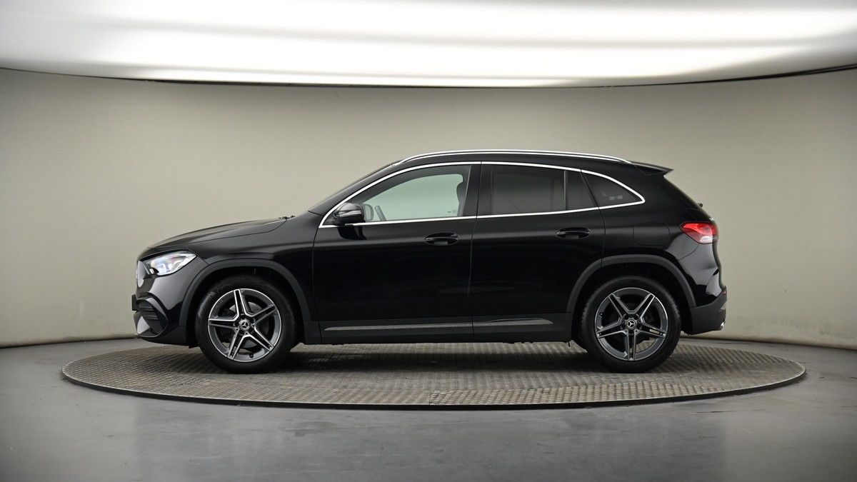 Mercedes-Benz GLA Image 18