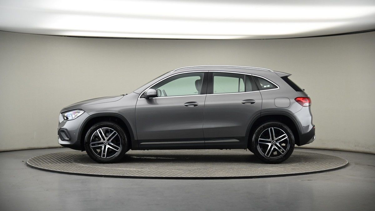Mercedes-Benz GLA Image 18
