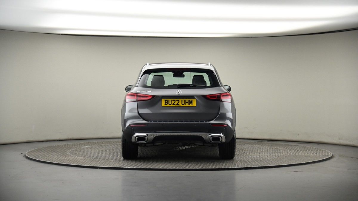 Mercedes-Benz GLA Image 16