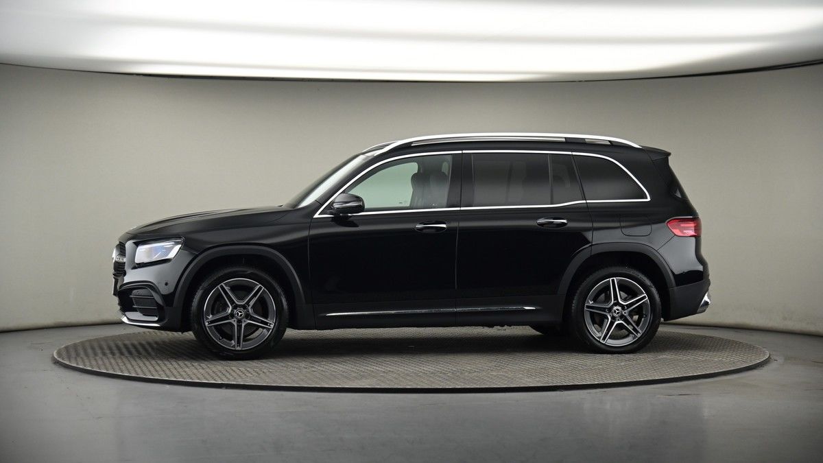 Mercedes-Benz GLB Image 18