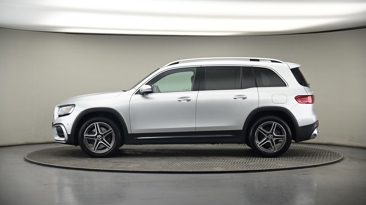 Mercedes-Benz GLB Image 18