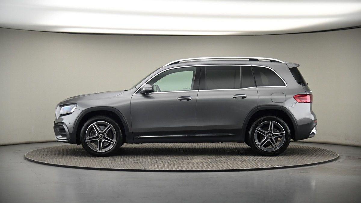 Mercedes-Benz GLB Image 18