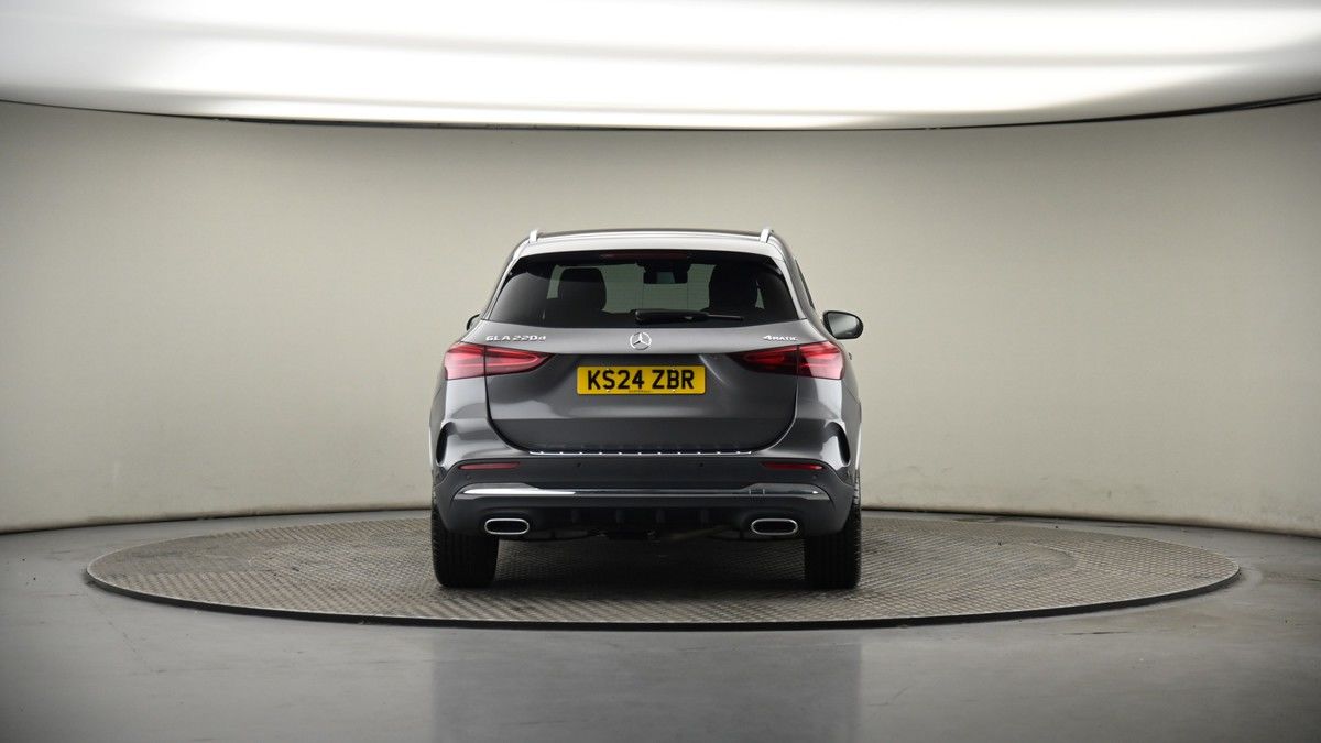 Mercedes-Benz GLA Image 17