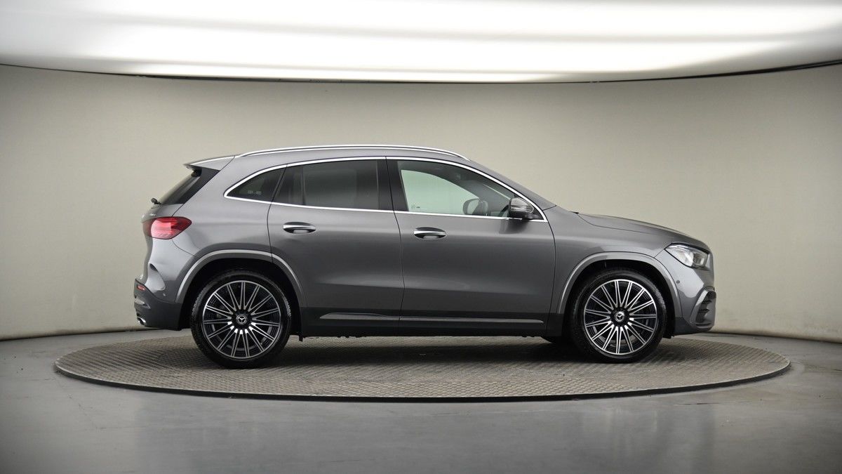 More views of Mercedes-Benz GLA