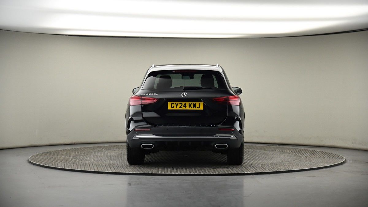 Mercedes-Benz GLA Image 17
