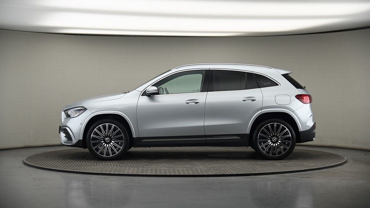 Mercedes-Benz GLA Image 19