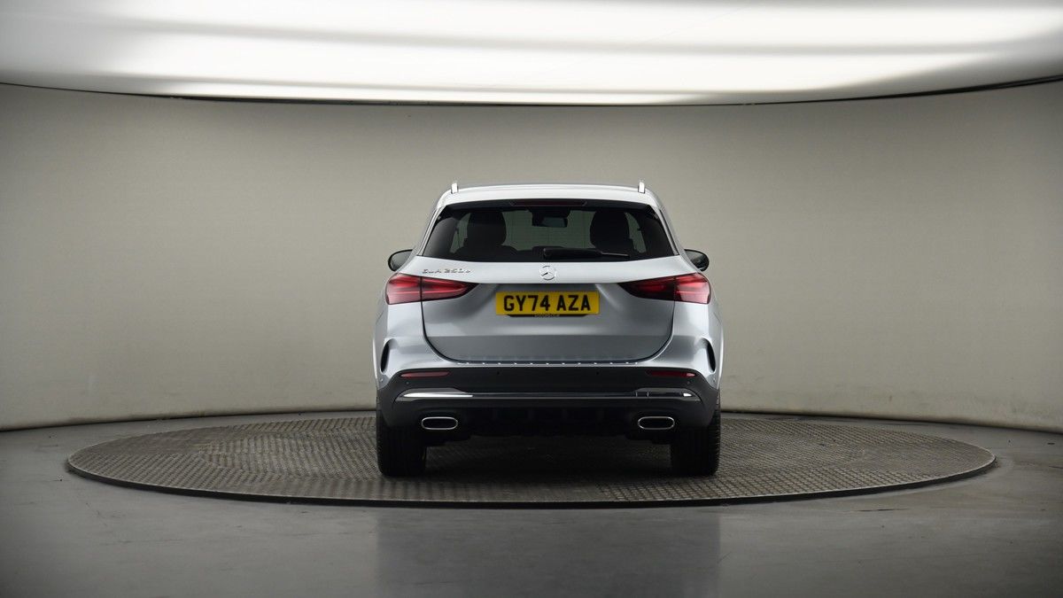 Mercedes-Benz GLA Image 17