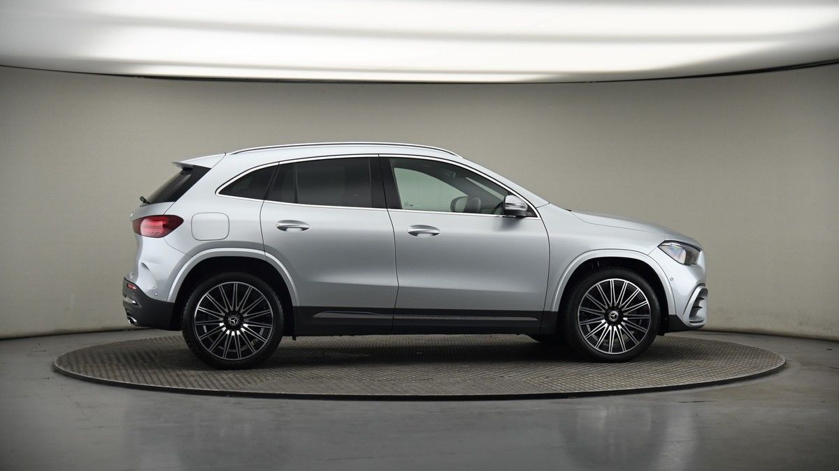 More views of Mercedes-Benz GLA