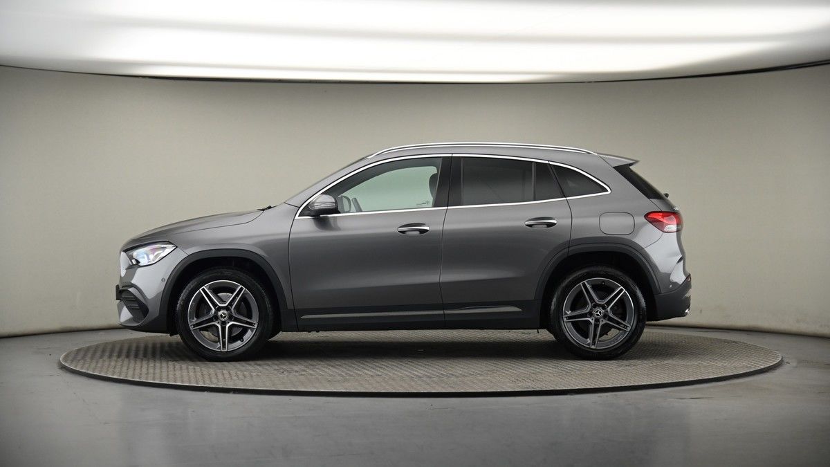 Mercedes-Benz GLA Image 18