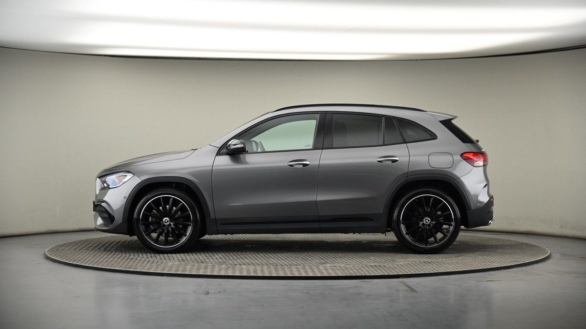 Mercedes-Benz GLA Image 19