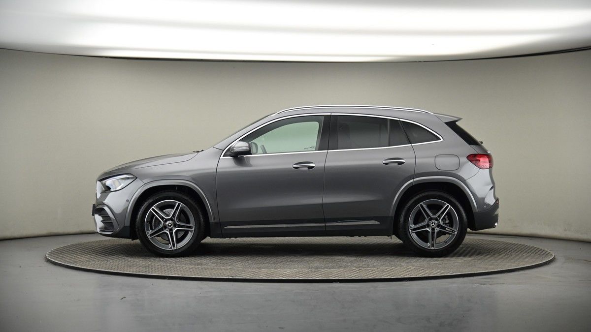 Mercedes-Benz GLA Image 18