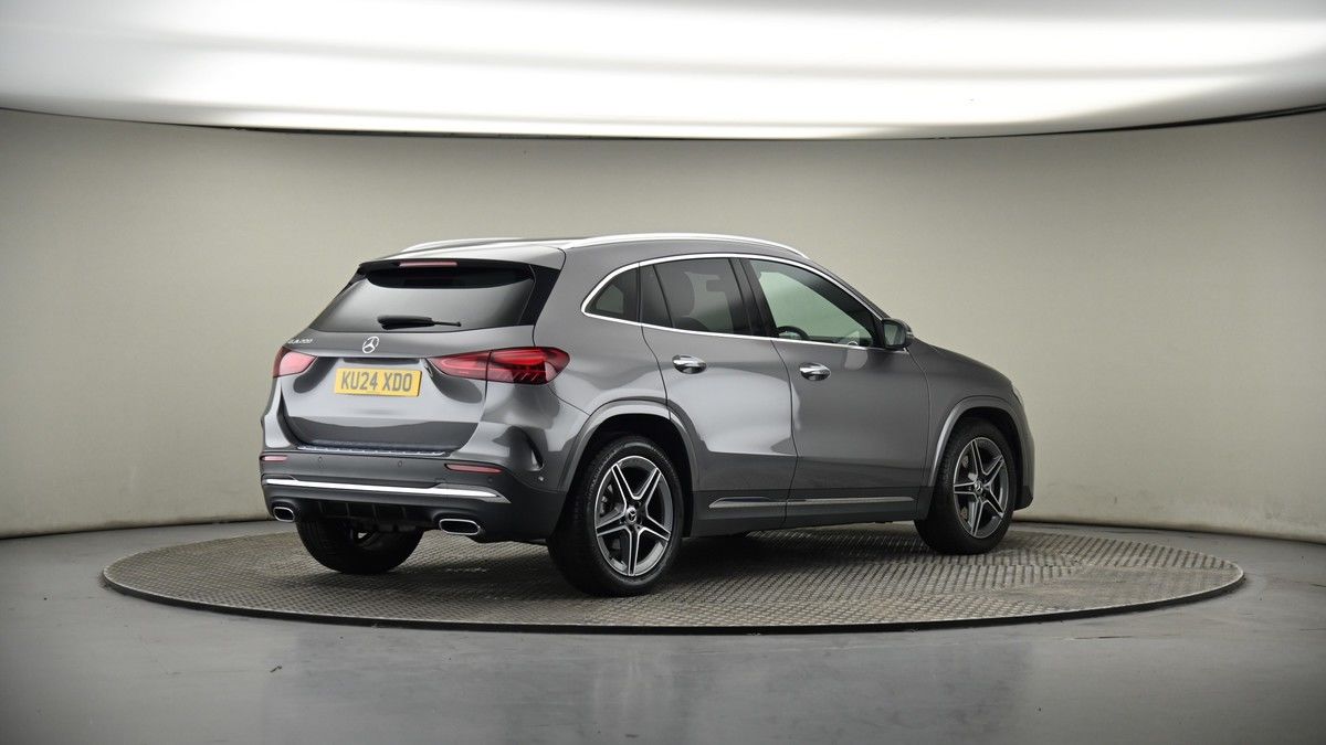Mercedes-Benz GLA Image 6