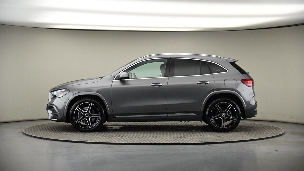Mercedes-Benz GLA Image 18