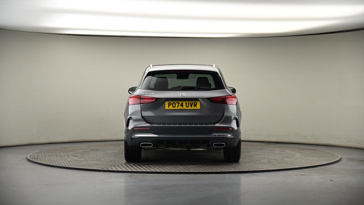 Mercedes-Benz GLA Image 16