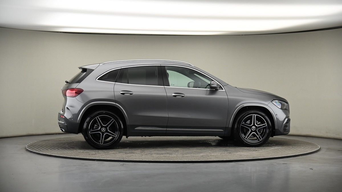More views of Mercedes-Benz GLA