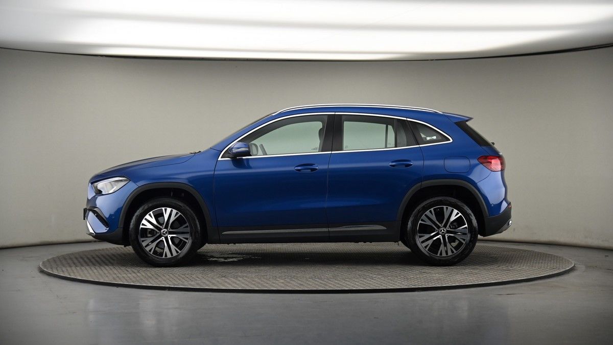 Mercedes-Benz GLA Image 18