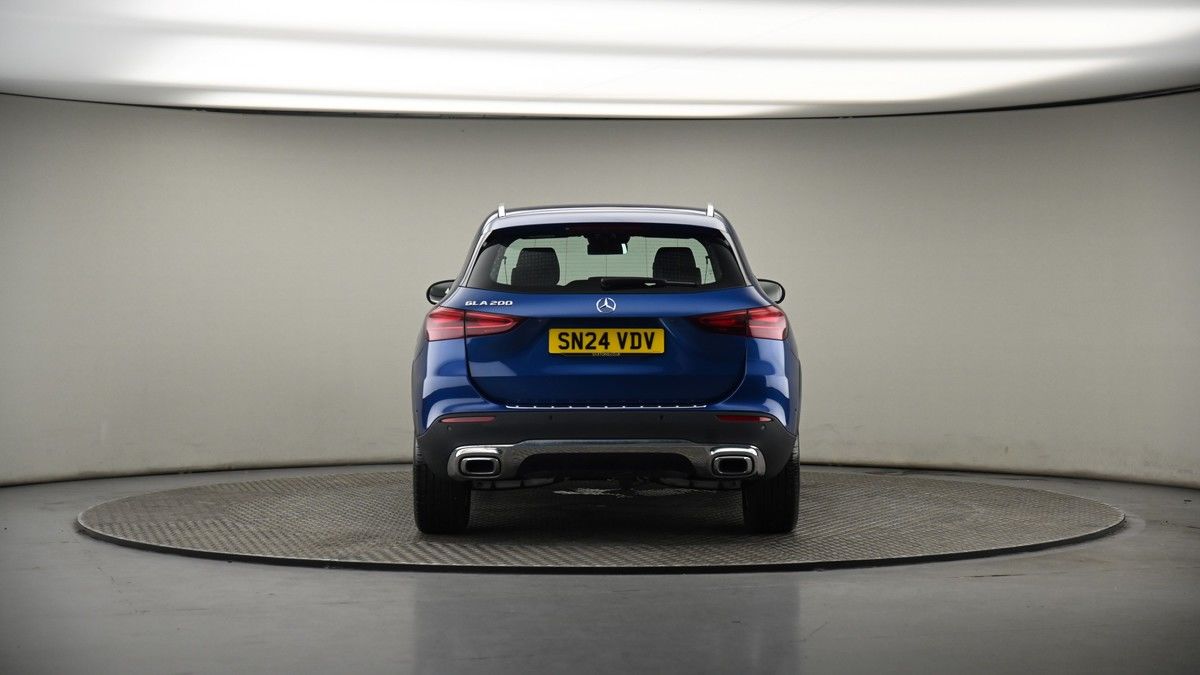 Mercedes-Benz GLA Image 16