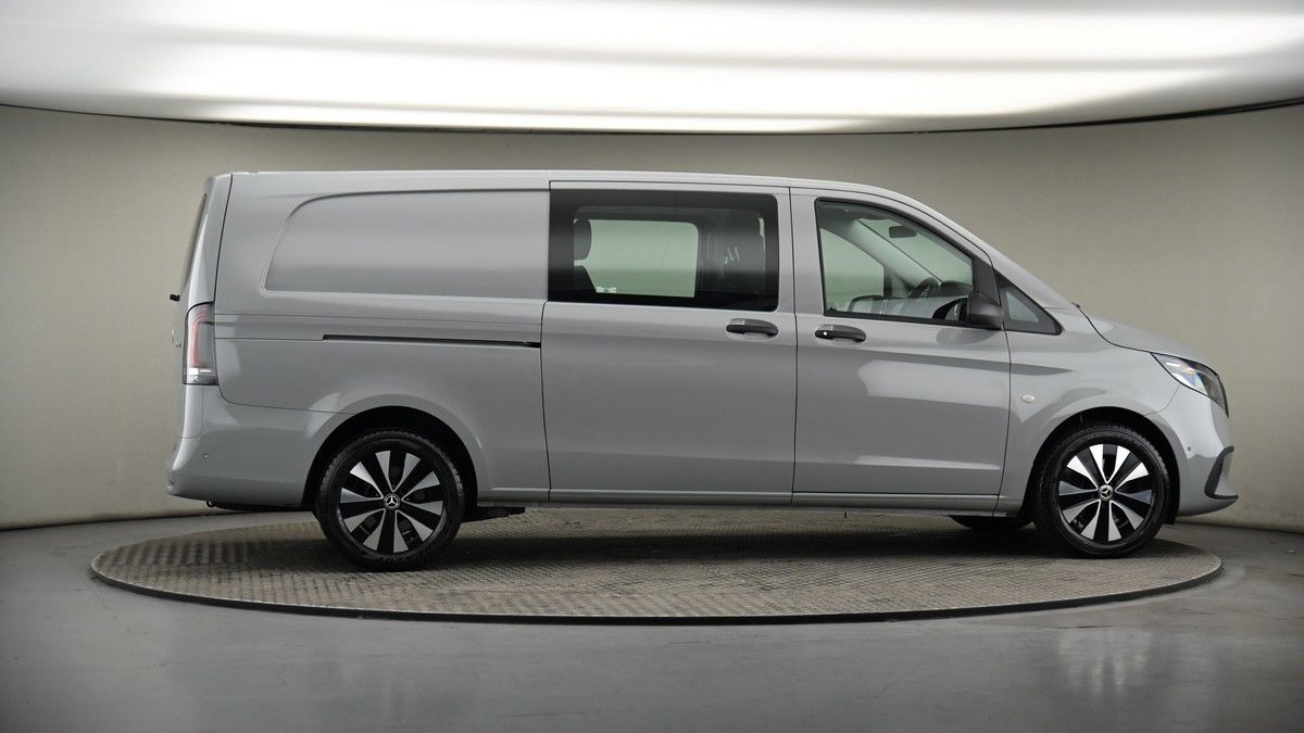 More views of Mercedes-Benz Vito