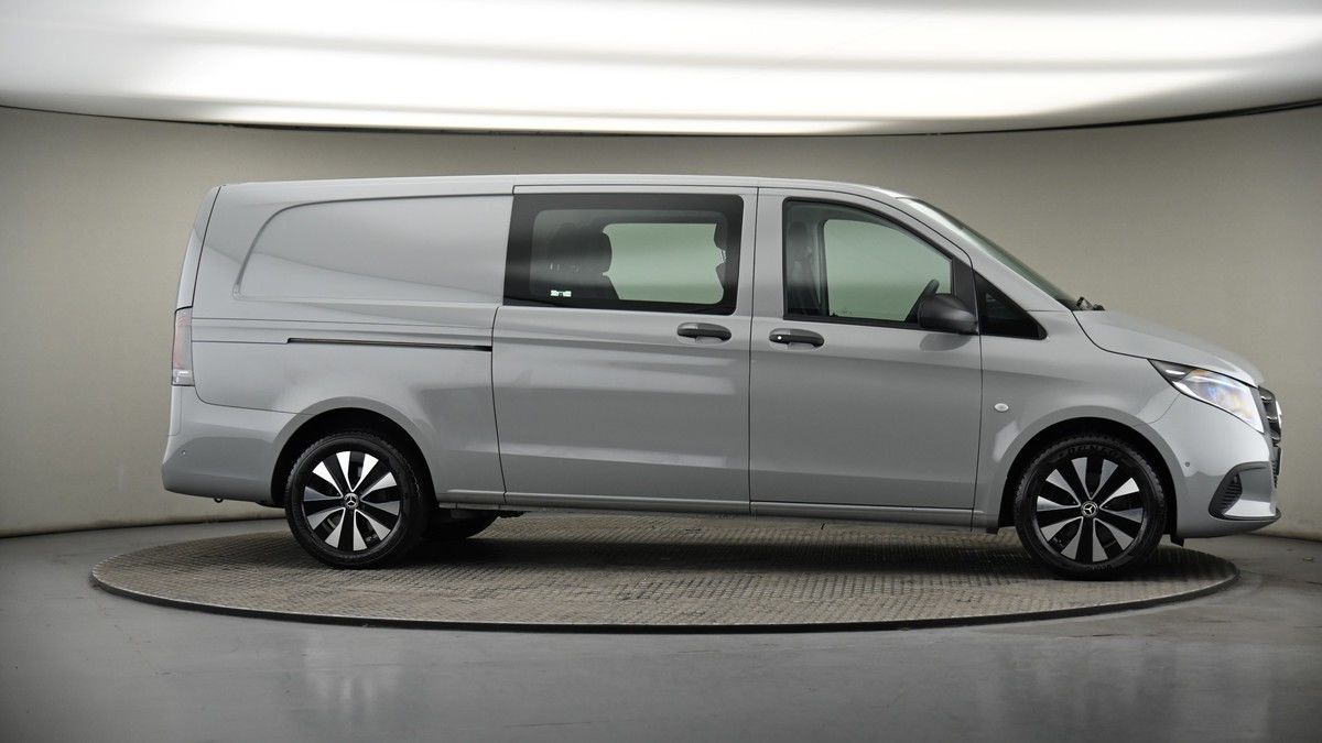 More views of Mercedes-Benz Vito