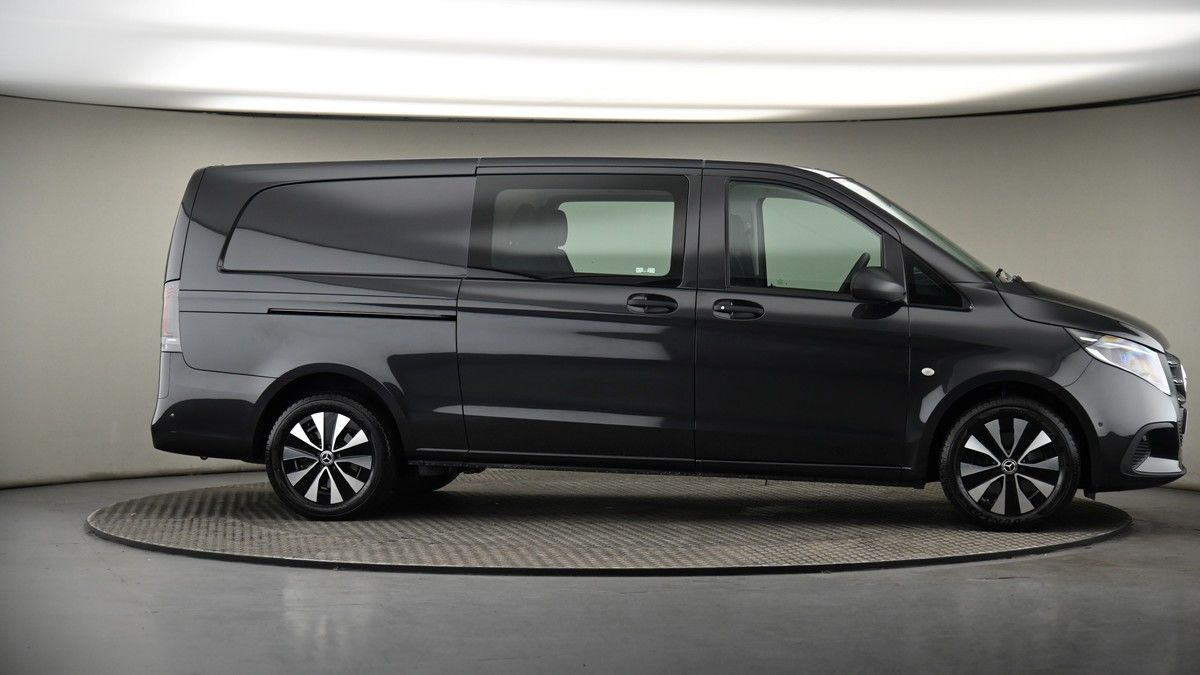 More views of Mercedes-Benz Vito