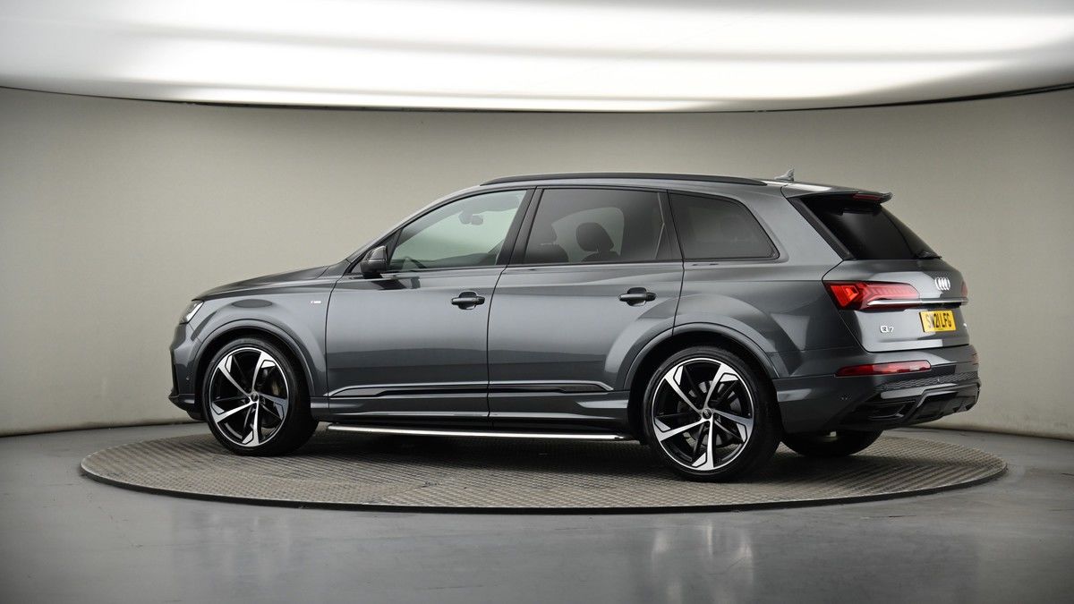 More views of Audi Q7