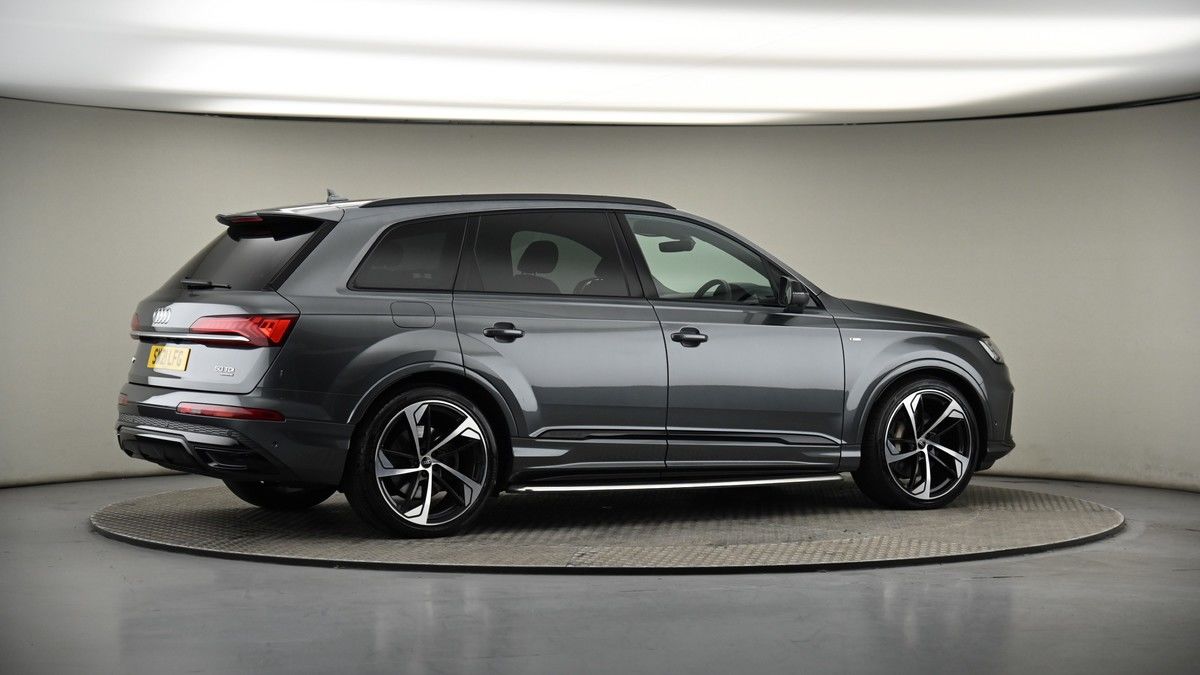 More views of Audi Q7