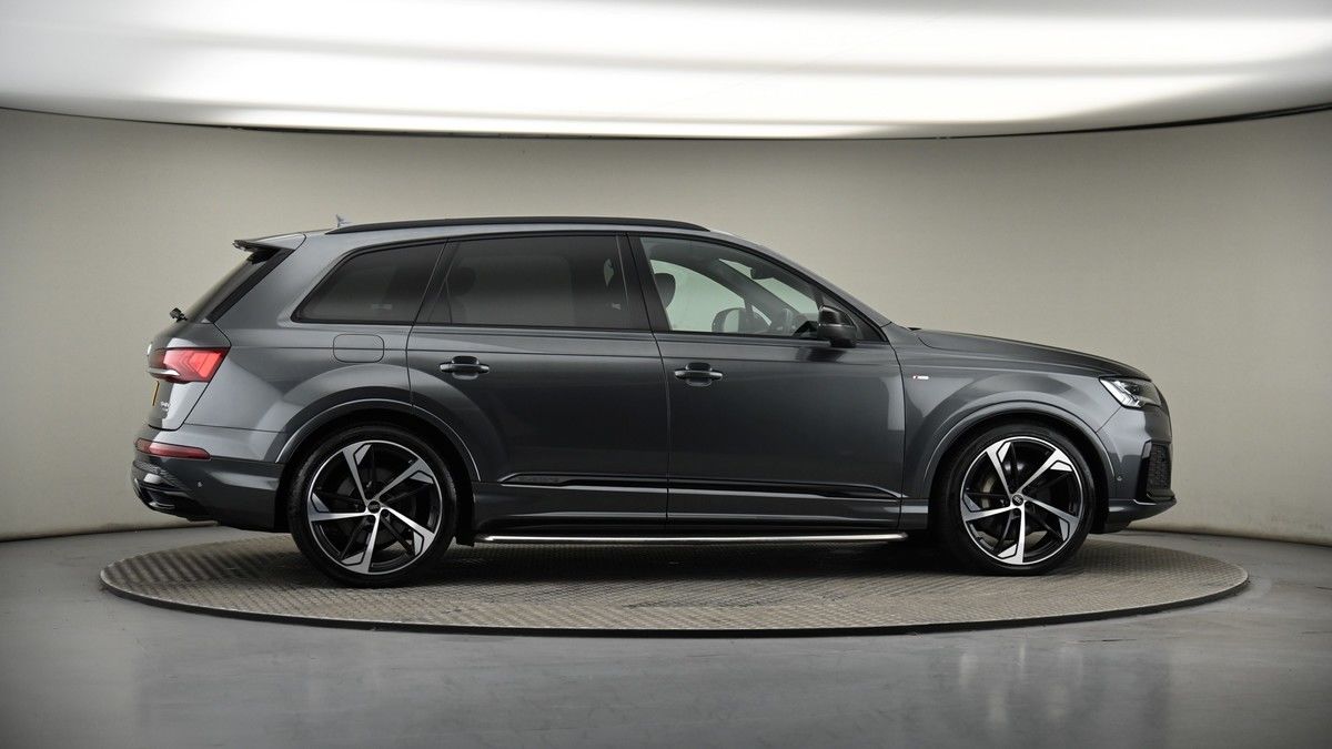 More views of Audi Q7