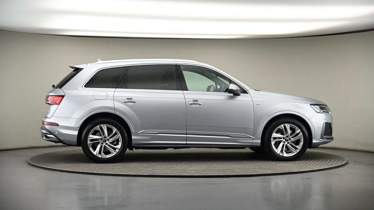 More views of Audi Q7