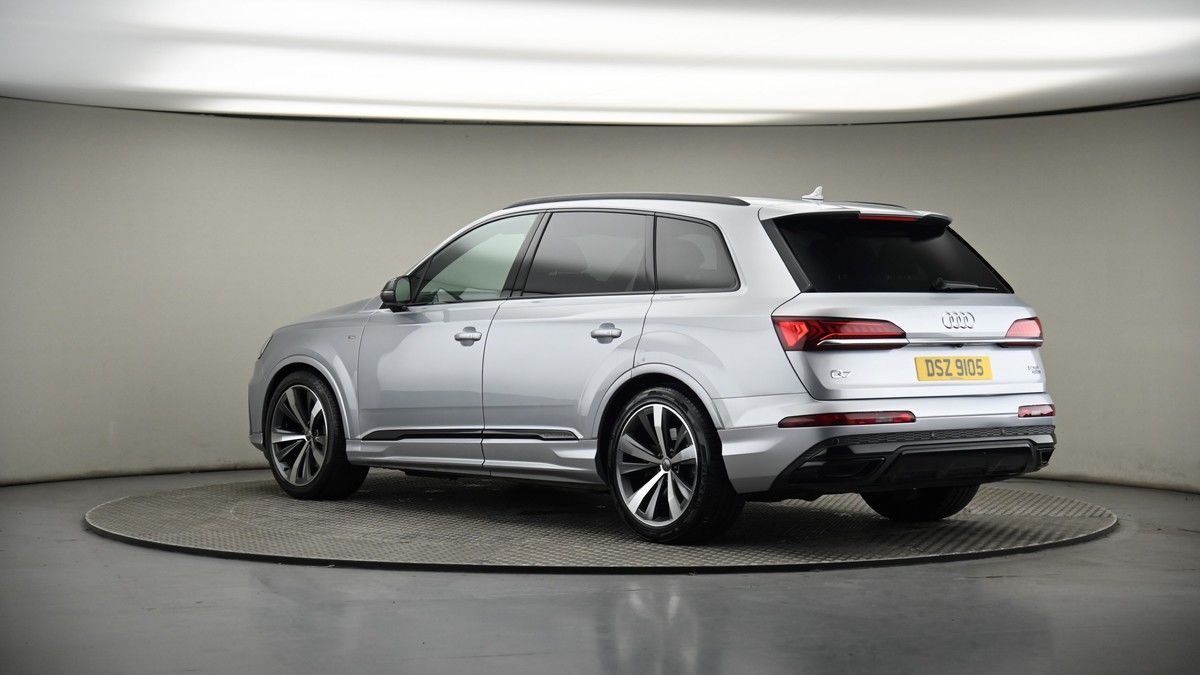 More views of Audi Q7