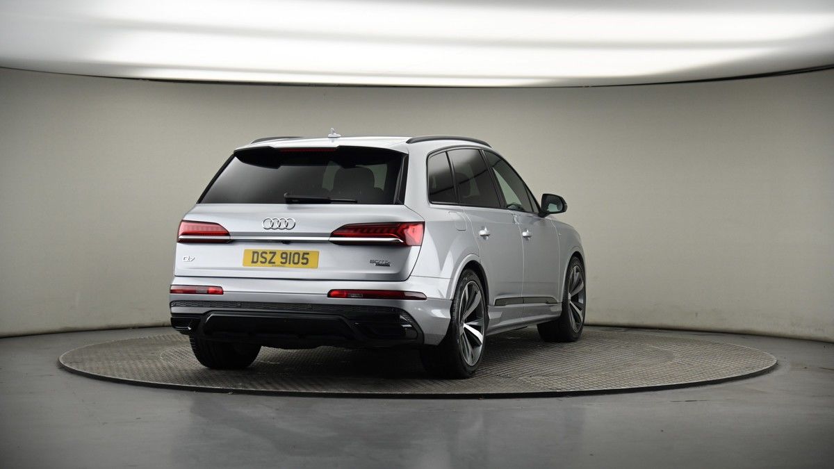 More views of Audi Q7