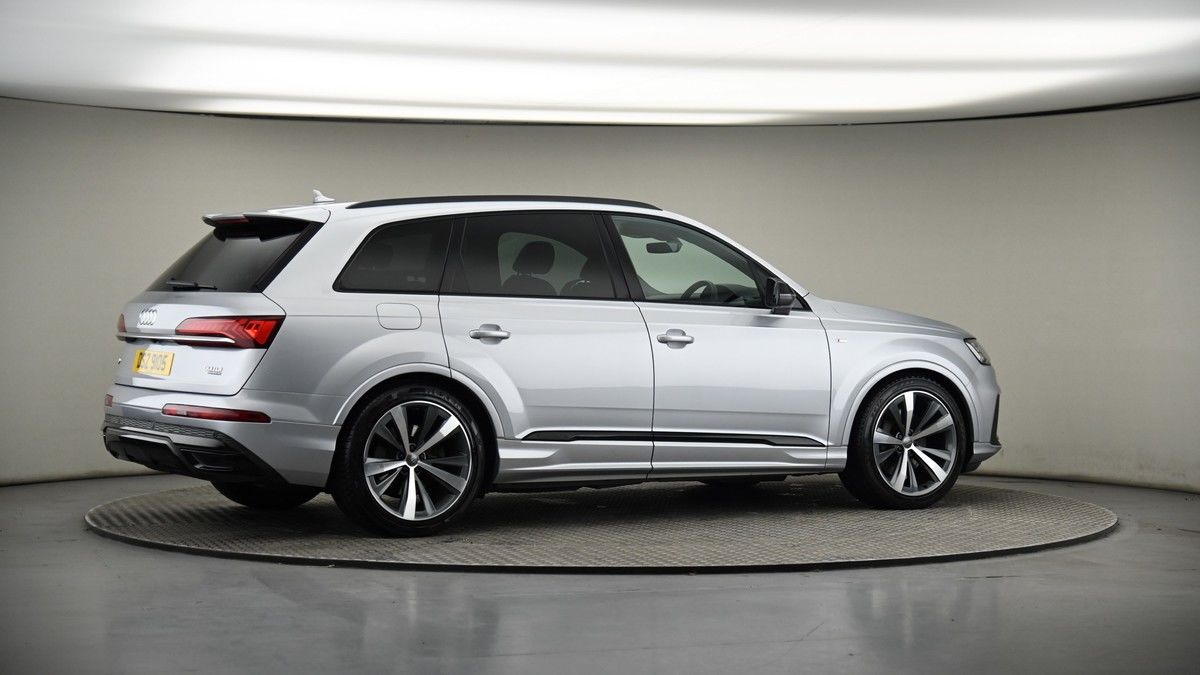 More views of Audi Q7