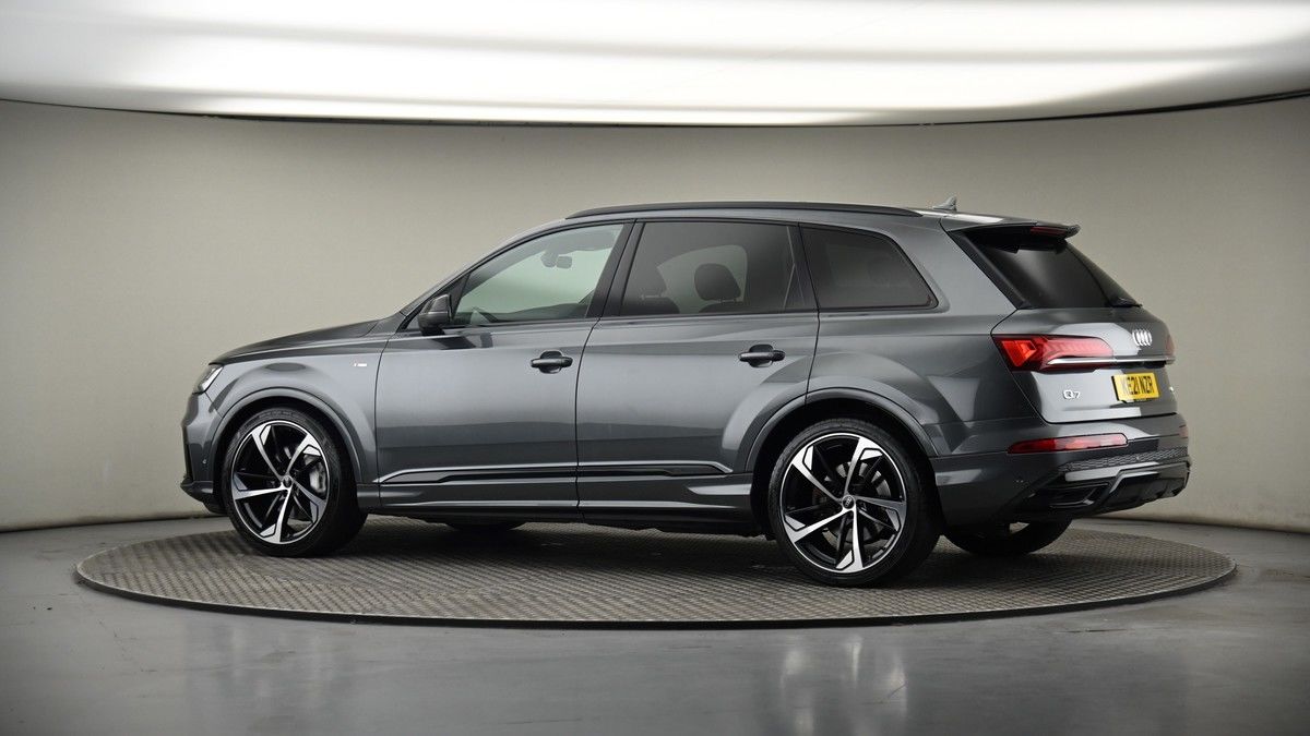 More views of Audi Q7
